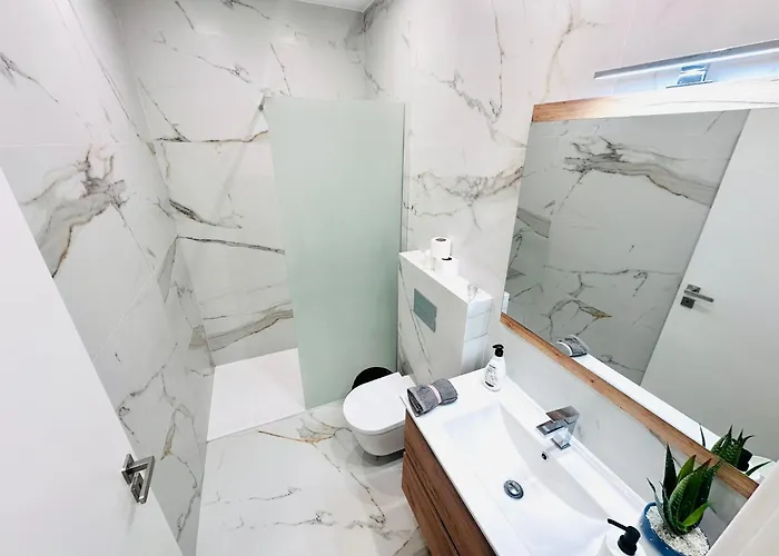 Апартаменти The Antonio Pedro House - No 2d - Stunning Three-bedroom *