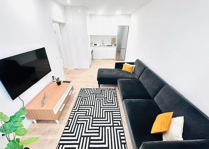 The Antonio Pedro House - No 2d - Stunning Three-bedroom Апартаменти *