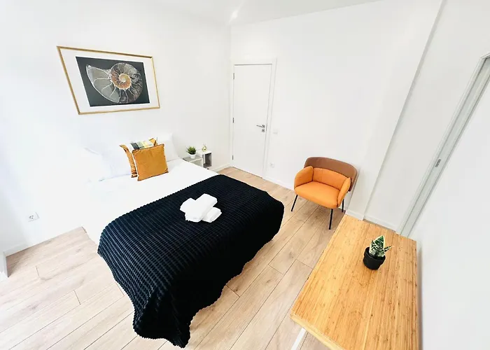 Апартаменти The Antonio Pedro House - No 2d - Stunning Three-bedroom *