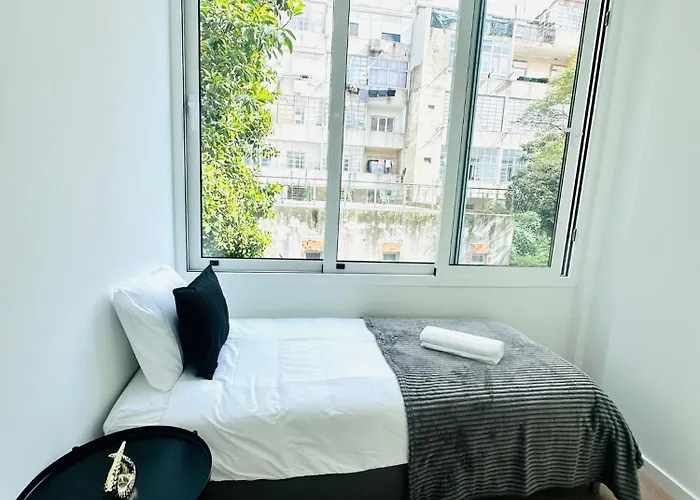 Апартаменти The Antonio Pedro House - No 2d - Stunning Three-bedroom Лісабон