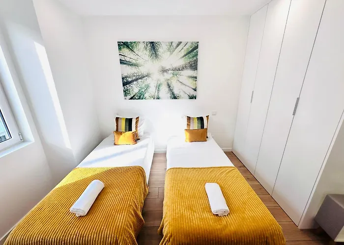 The Antonio Pedro House - No 2d - Stunning Three-bedroom * Лісабон