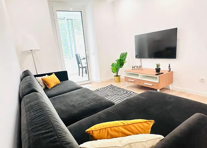 Апартаменти The Antonio Pedro House - No 2d - Stunning Three-bedroom *