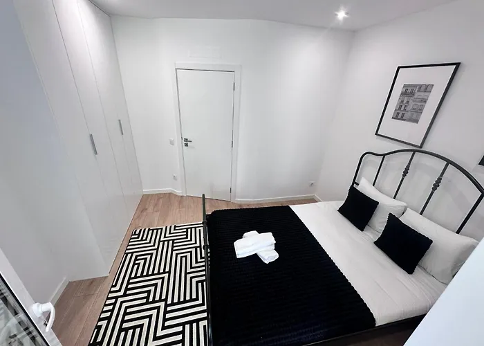 The Antonio Pedro House - No 2d - Stunning Three-bedroom Апартаменти