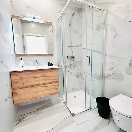 Apartment The Antonio Pedro House - No 2d - Stunning Three-bedroom Lisbon