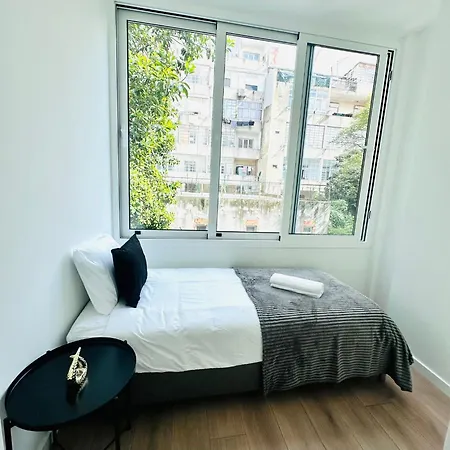 Apartment The Antonio Pedro House - No 2d - Stunning Three-bedroom Lisbon