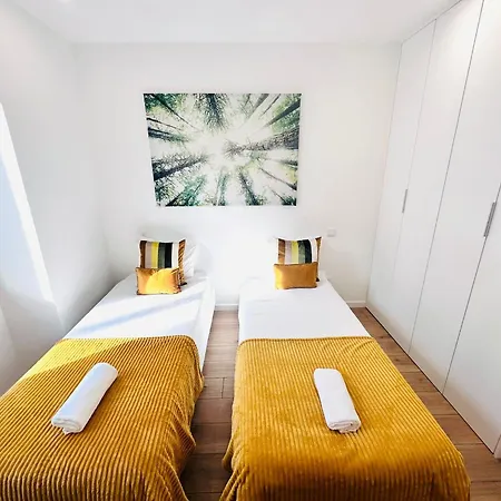 The Antonio Pedro House - No 2d - Stunning Three-bedroom * Lisbon