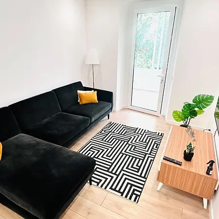 The Antonio Pedro House - No 2d - Stunning Three-bedroom Apartment *