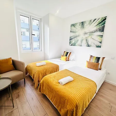 The Antonio Pedro House - No 2d - Stunning Three-bedroom Lisbon