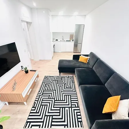 The Antonio Pedro House - No 2d - Stunning Three-bedroom דירה *